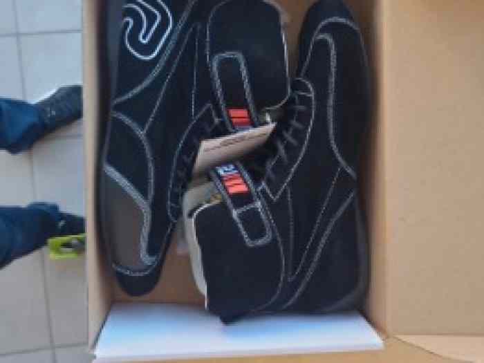 Bottines de rallye homologuées FIA 5