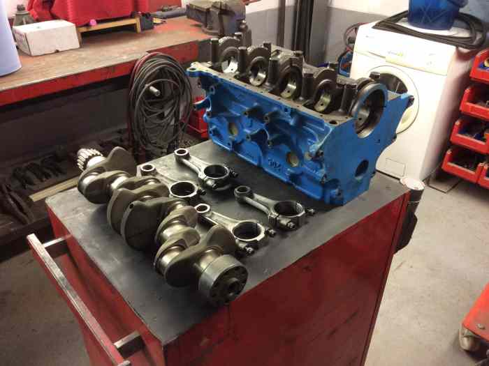 À vendre pièces moteur ford escorte rs...