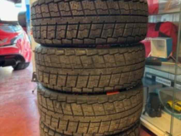 4 pneus neige Hankook excellent état (...