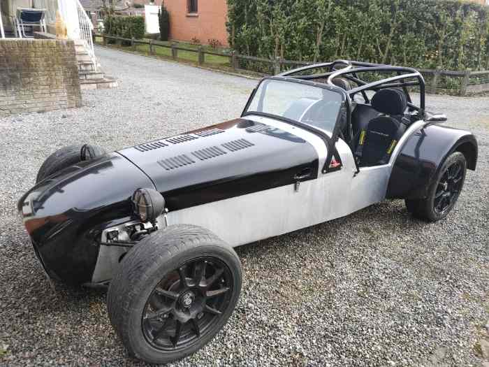Caterham 275 circuit slalom