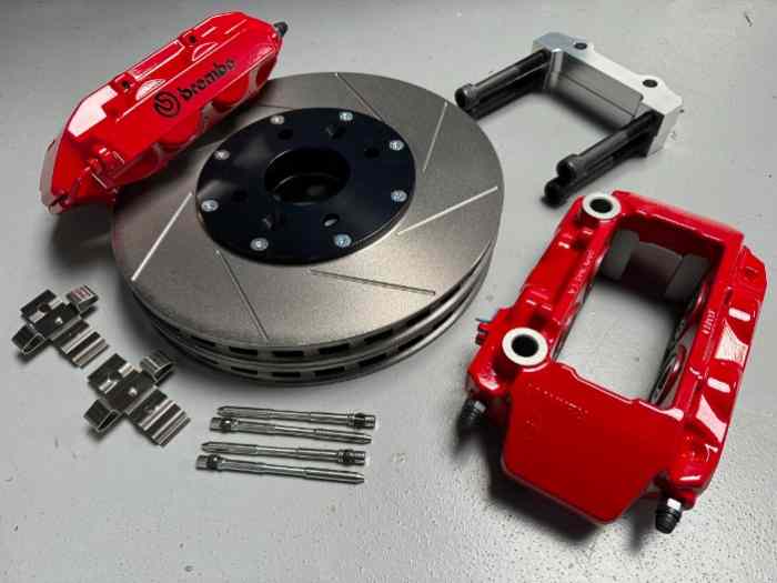 Kit freins AV Ø302mm pour Peugeot / Citroën 3