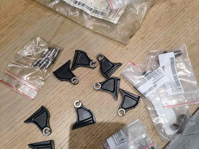 Linguets avec axe + vis volant moteur ...