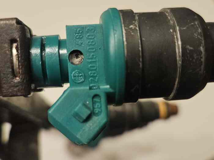 Injecteur vert état neuf (rare ) 1