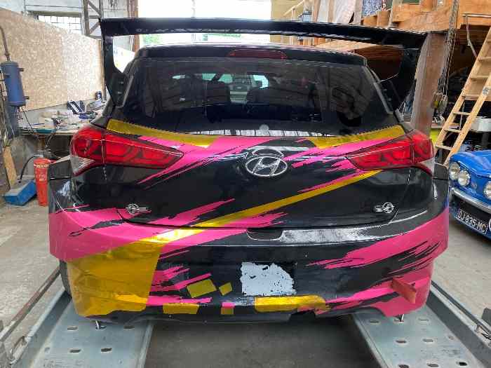 A LOUER HYUNDAI R5 3