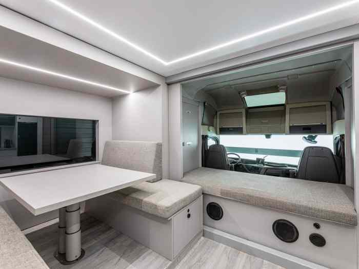 MOTORHOME 1