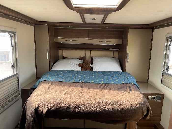 Camping car 3 essieux Bürstner 9 mètres 1