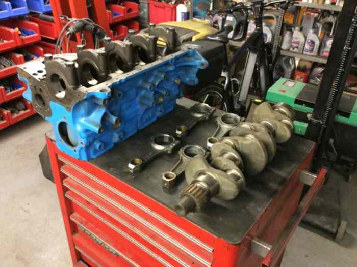 À vendre pièces moteur ford escorte rs 2000 et Sierra cosworth 2