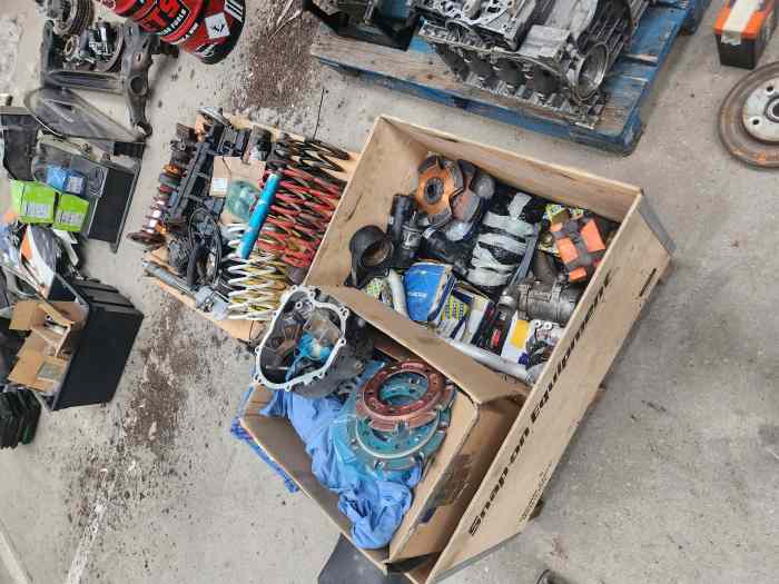 Gros lot pieces 207 S2000 + moteur 3