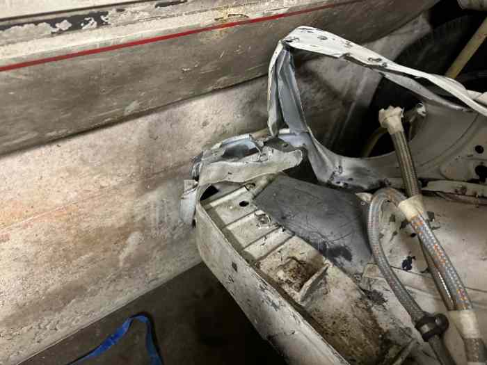 Caisse 206 F2000 type S1600 accidentée 3