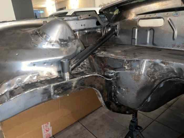 LOT DE 2 CAISSES OPEL MANTA. 2