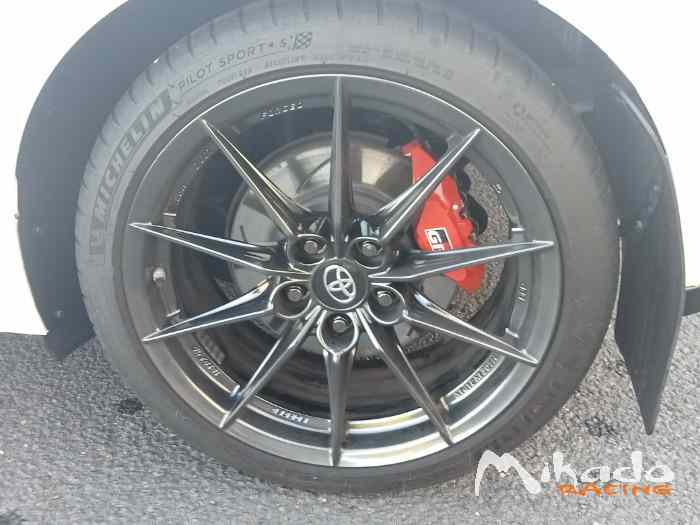 VENDS TOYOTA YARIS GR PACK TRACK 2021 - 32000 kms peu évolutifs 3