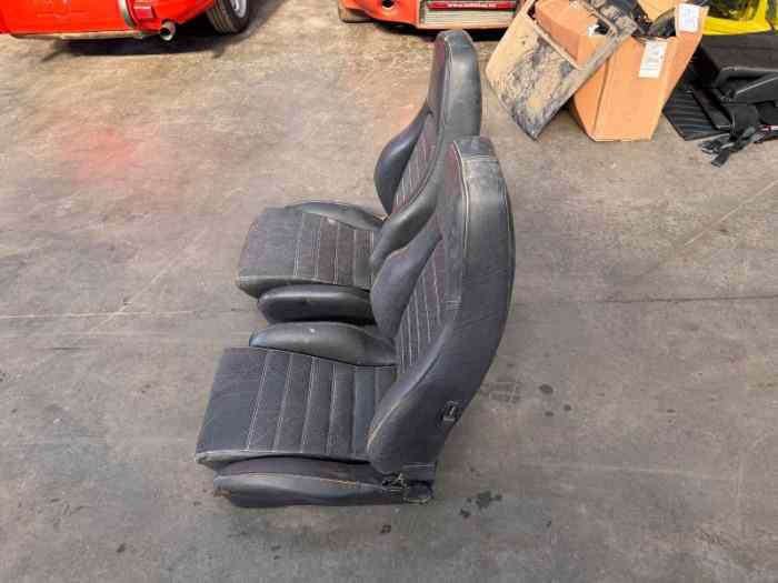Paire de sièges Porsche 930 en cuir noir 3