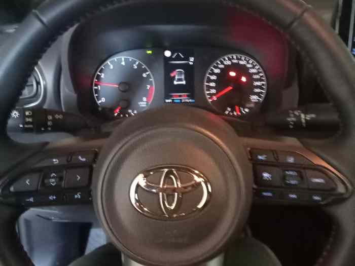 VENDS OU ECHANGE TOYOTA YARIS GR PACK TRACK 2021 / 32000 kms 3