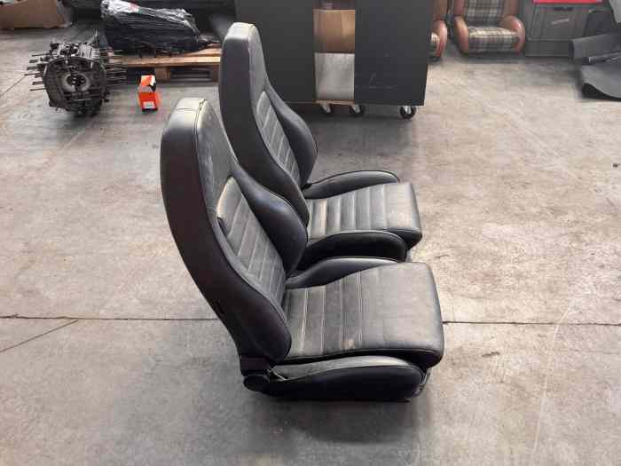 Paire de sièges Porsche 930 en cuir noir 2
