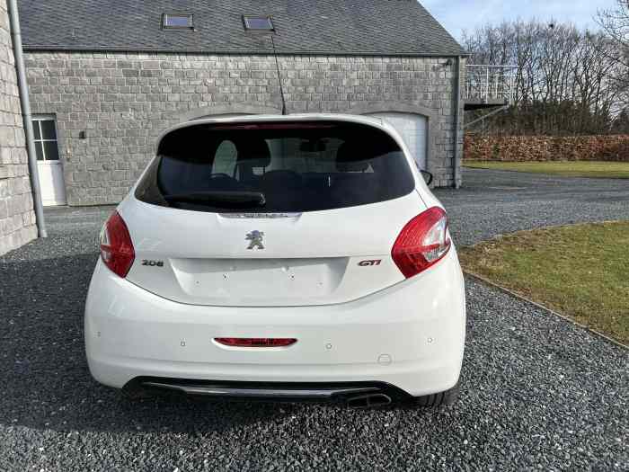 PEUGEOT GTI 1.6 TURBO Parfait état 200CV controle technique ok 2