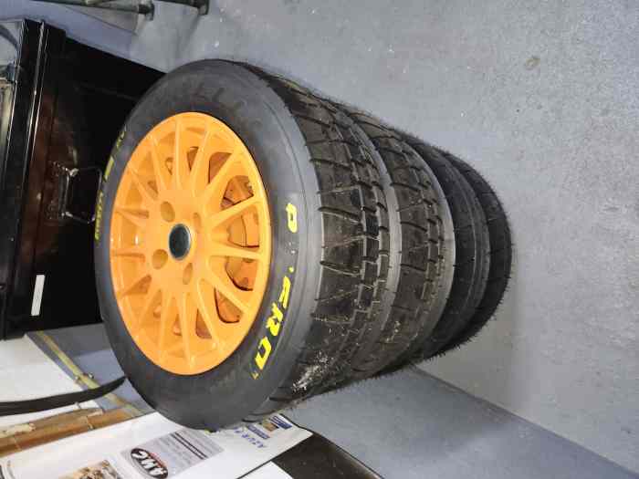Pneu Pirelli en 14 RKW7