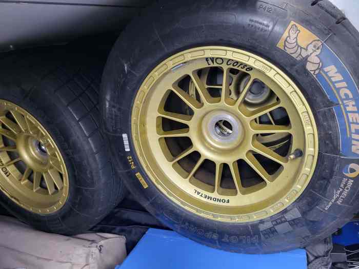 Pneus pluies Michelin p412