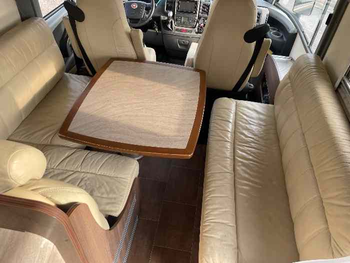 Camping car 3 essieux Bürstner 9 mètres 2