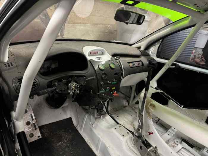 Caisse 206 F2000 type S1600 accidentée 5
