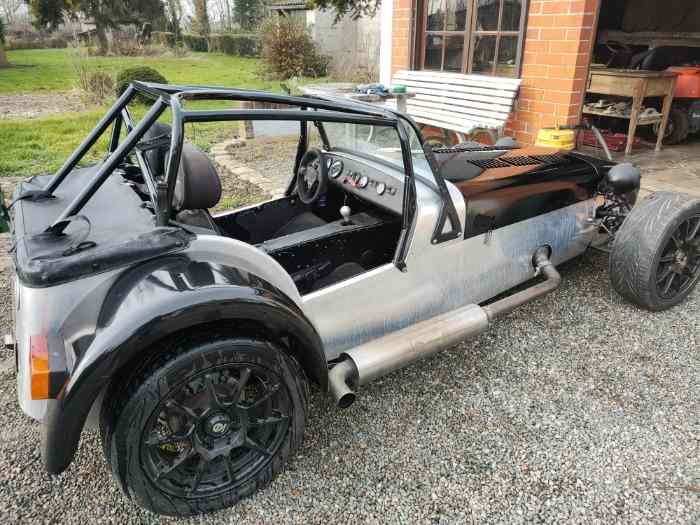 Caterham 275 circuit slalom 2