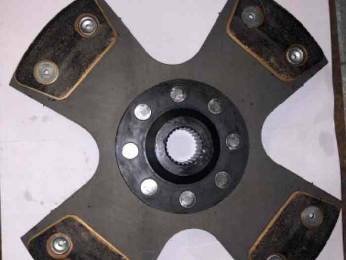 Disque embrayage 4 patins diamètre extérieur 215mm 1