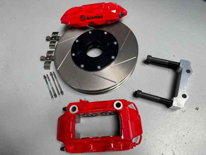 Kit freins AV Ø302mm pour Peugeot / Citroën 2