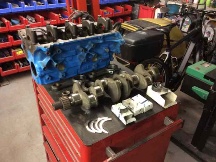 À vendre pièces moteur ford escorte rs 2000 et Sierra cosworth 3