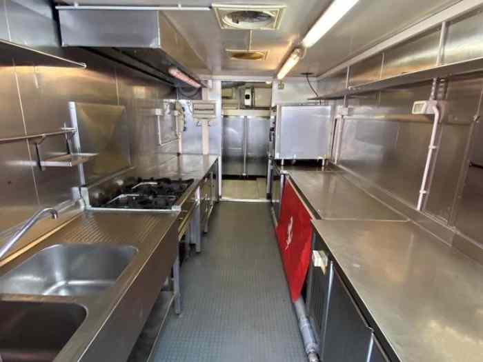 USED RENAULT TRUCK - KITCHEN TRUCK READY IN STOCK!! 5