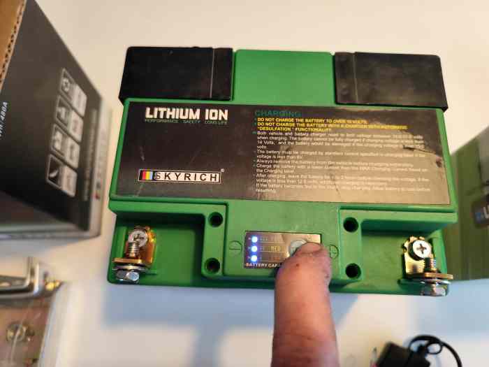batterie 12V 96Wh 480 A lithium Skyrich 1