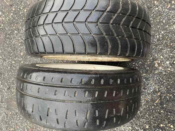 Lot ou Détail Pneus PIRELLI