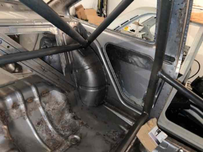 LOT DE 2 CAISSES OPEL MANTA. 1