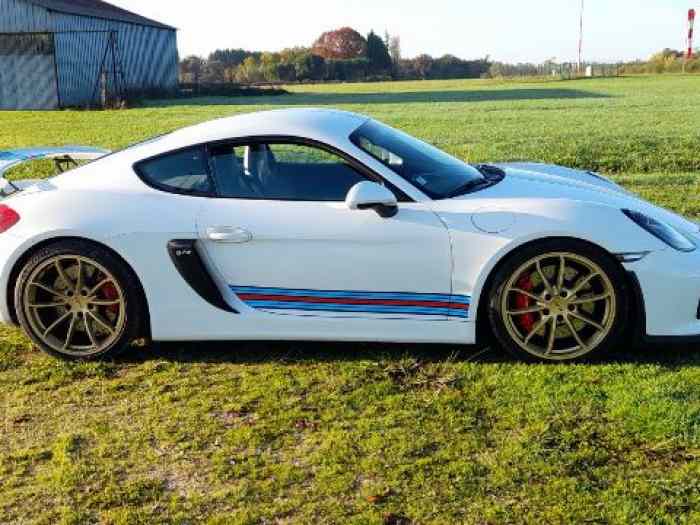 PORSCHE CAYMAN GT4 2