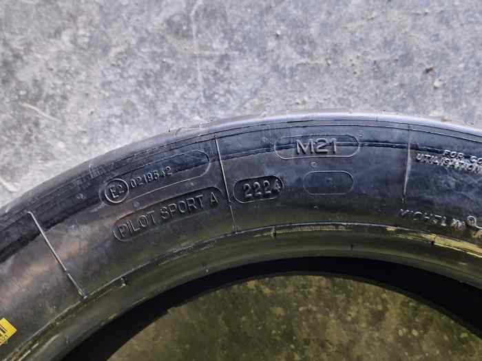 Vend pneu michelin 1