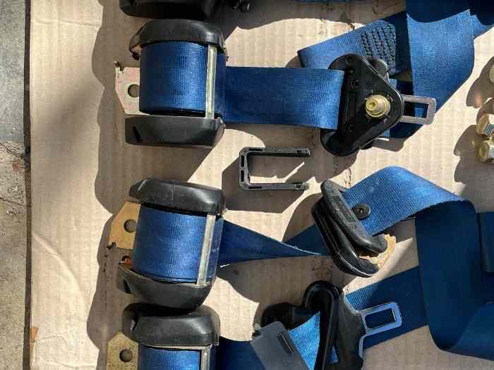 VENDUES Ensemble ceintures bleues Renault Clio Williams 1