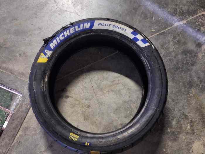 Vend pneu michelin