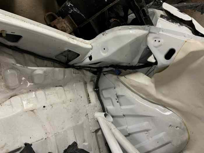 Caisse 206 F2000 type S1600 accidentée 1