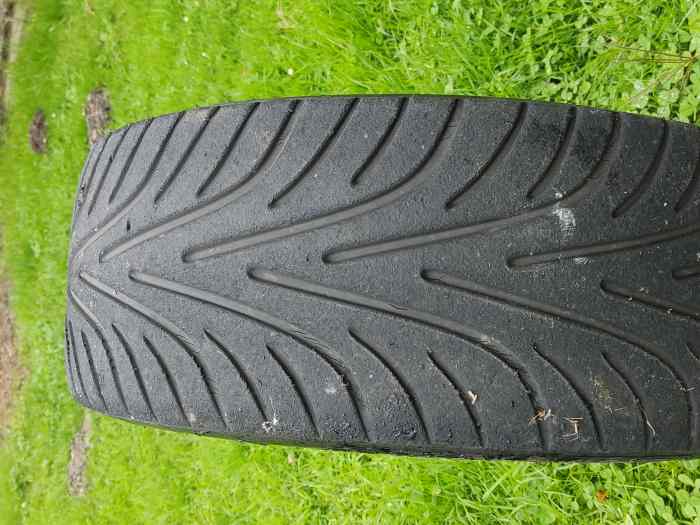 Pneus pluie Dunlop en 17 pour clio cup 3,4 ou 5 2