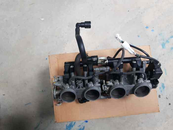 Rampe injection GSXR 600 1