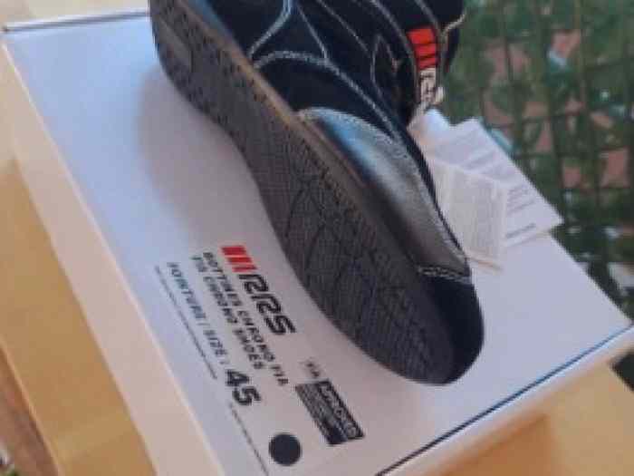 Bottines de rallye homologuées FIA 2