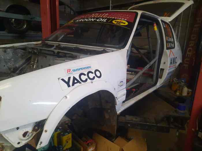 Caisse peugeot 205 gti avec arceau avec carte grise 2