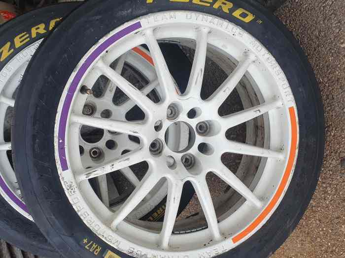 Pneus Pirelli RA7+ 17p neuf