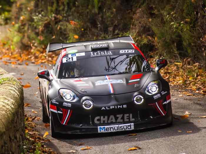 Tres belle ALPINE RGT cause rallye ter...