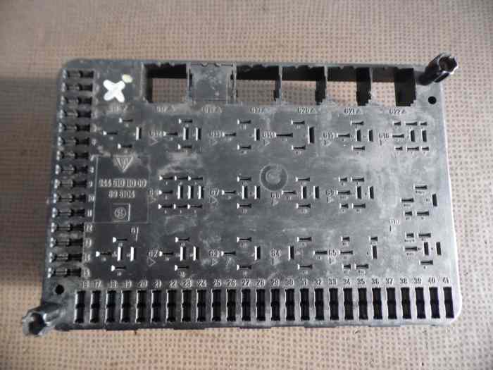 PLATINE PORTE FUSIBLES ET RELAIS 94461...