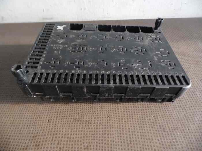 PLATINE PORTE FUSIBLES ET RELAIS 94461011000 PORSCHE 944-2 2