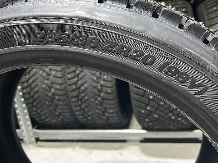 285/30 R20 - x2 pneus clous Ice_T occasion 1
