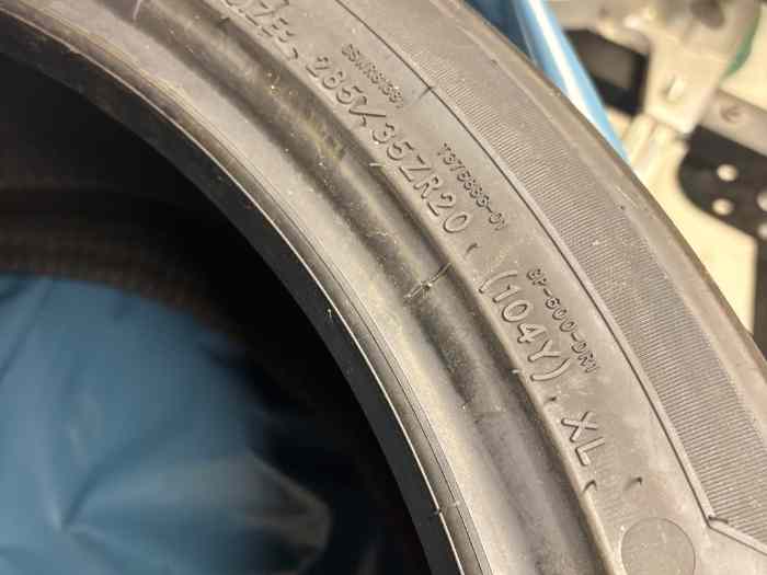 Pneu semi slick