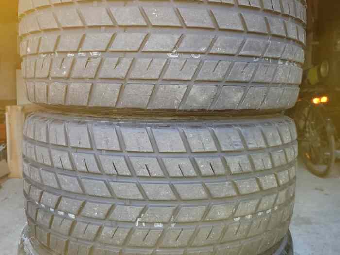 Pneu Pirelli pluie 13 pouces