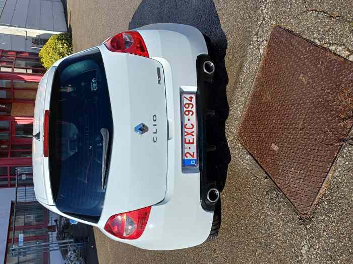 Clio 3 rs cup 2011 1