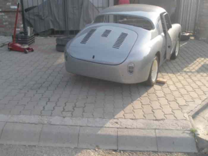 Intermeccanica 700 GT 1