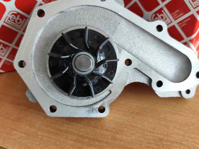 Pompe à eau clio 16s williams
